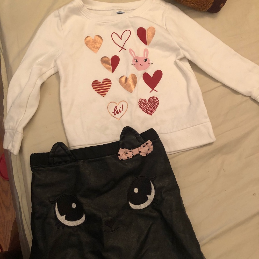H&m Pleather kitty Skirt and Old navy sweater - Picture 5 of 6